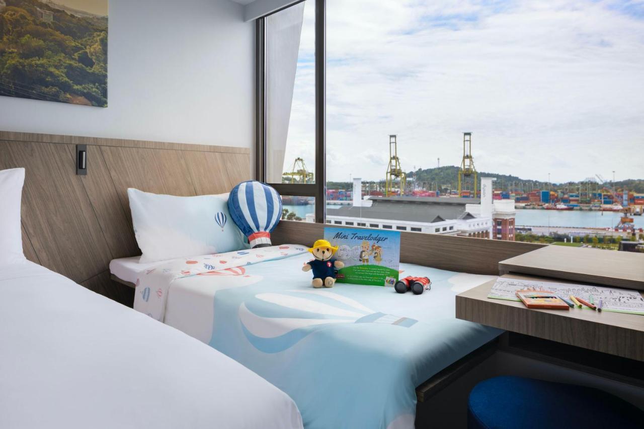 Travelodge Harbourfront Khách sạn 4*